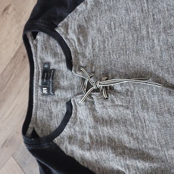 Le31 by Simons Grey and black long sleeve shirt size L - Picture 2 of 10